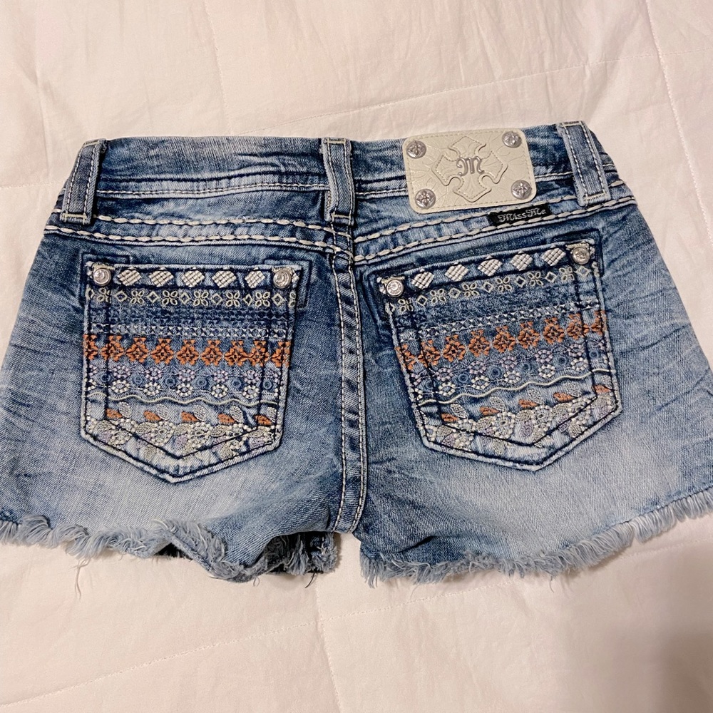 Women’s Miss me jean shorts - Picture 2 of 3